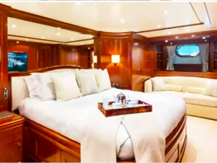 Yacht Hire Dubai